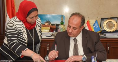 صور.. محافظ الإسكندرية يعتمد نتيجة الشهادة الإعدادية بنسبة نجاح 85%