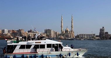 نوة الكرم وارتفاع الأمواج توقف نشاط الصيادين بميناء بورسعيد
