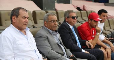 صور.. وزير الرياضة يحضر تدريب الفراعنة باستاد القاهرة