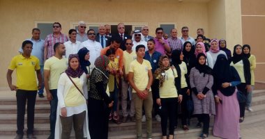 صور.. محافظ جنوب سيناء: توزيع 100 كرتونة مواد غذائية على الأسر الفقيرة