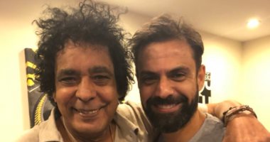 أمير طعيمة ينشر صورة له مع محمد منير على "تويتر"