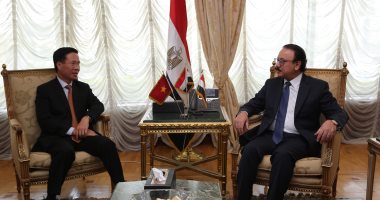 وزير الاتصالات يستقبل مسؤول المعلومات بالحزب الحاكم فى فيتنام