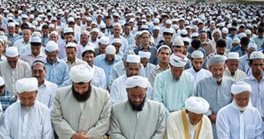 صلاة عيد الفطر لأهل السنة فى إيران بلا مساجد بالعاصمة.. ونوابهم يشكون منع إنشاء مساجدهم فى العاصمة.. والسلطات لا حياة لمن تنادى.. زعيمهم يكرر مطالبه لروحانى بإلغاء التمييز المذهبى وبناء مساجدهم