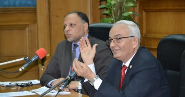 التعليم تناقش استعداد رؤساء مراكز توزيع كراسات امتحانات الثانوية العامة