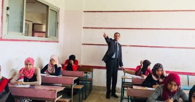 نائب وزير التعليم يتفقد لجان الدبلومات الفنية بالدقهلية ويضبط 7 حالات غش