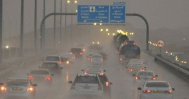 إعصار "مكونو" يضرب عمان.. والسلطات تحذر المواطنين من الأماكن المنخفضة