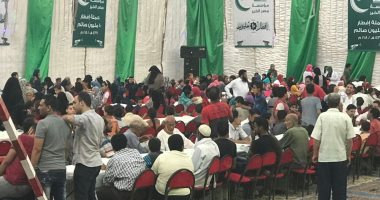 يا بركة رمضان.. أهالى أبيس على مائدة إفطار برنامج الغارمين (صور)