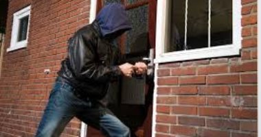 القبض على لص بريطانى بعد اختبائه 5 أشهر بمسروقاته فى غابة فرنسية
