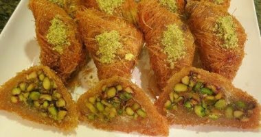 فيديو.. طريقة عمل حلوى فيصلية بالفسدق السورية