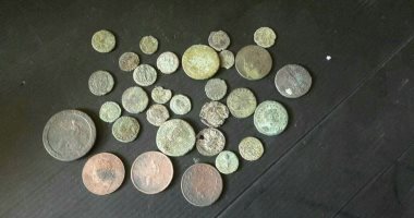 الوحدة الأثرية بميناء الإسكندرية تضبط 30 عملة معدنية تعود للعصر الرومانى
