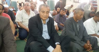 صور...وزير التموين يؤدى صلاة الجمعة بمسقط رأسه بأبو كبير شرقية 