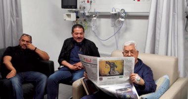 طبيب الرئيس الفلسطينى: لا يوجد موعد محدد لخروجه من المستشفى