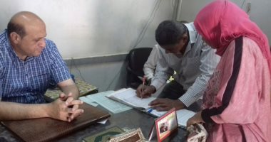 وكيل "تعليم أسوان" يفتش عن الحضور والإنصراف بأيام العطلات "صور"