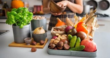عشان تحافظ على الجهاز الهضمى..5 أطعمة مينفعش تاكلها من غير ما تطبخها