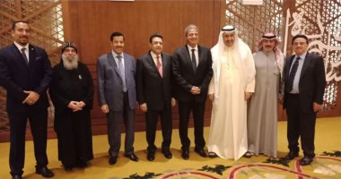 وزير الشباب والرياضة يتناول الإفطار مع الجالية المصرية بالكويت 