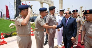 صور.. الرئيس السيسى يصل مسجد المشير طنطاوى لأداء صلاة الجمعة