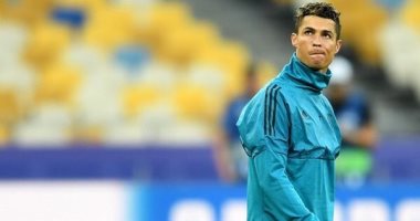 رئيس سان جيرمان يغرى رونالدو: "تعالى باريس واحصل على راتب ميسي"