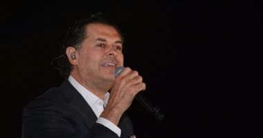 راغب علامة فى سباق مع نجله فى ركوب الدراجة.. يا ترى مين الأسرع؟
