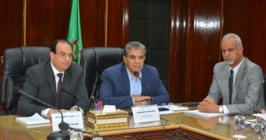 وزير البيئة: رصد الانبعاثات الغازية لمصنع السماد بطلخا وربطه بالشبكة القومية