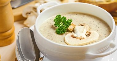 دلعيهم بطريقة عمل شوربة الكوسا بالكريمة