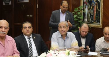 صور.. محافظ كفر الشيخ يناقش توصيات بيت العائلة