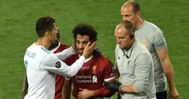رونالدو يواسى محمد صلاح بعد إصابته القوية فى نهائى دورى أبطال أوروبا