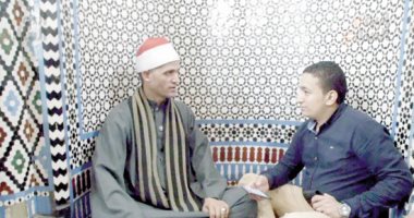 المداحون " 10".. المبتهل عصام السيد مجاهد:والدى وهبنى للقرآن وعمرى 6 سنوات.. أوصانى أبى بتلاوة القرآن بما يرضى الله.. وأسعى لأكون قارئاً ومبتهلاً فى آن واحد بالإذاعة.. و الابتهال فى مصر الآن بحالة جيدة