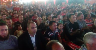 شاهد.. حزن وبكاء أهالى قرية محمد صلاح عقب خروجه مصابا من النهائي الأوروبي