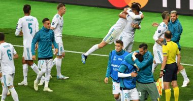 احتفال نجوم ريال مدريد وبكاء لاعبى ليفربول بعد نهائى دورى الأبطال.. فيديو
