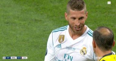 جماهير ليفربول تتهم الحكم بالتواطؤ مع راموس فى إصابة صلاح