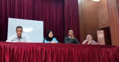 " كيفية تأهيل الشباب لسوق العمل" ندوة بمركز إعلام قنا