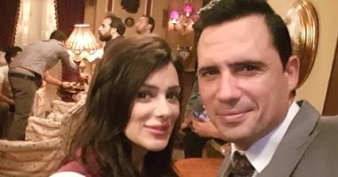 إنجى المقدم تنشر صورة مع ظافر العابدين من كواليس "ليالى أوجينى"