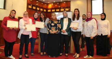 "تعليم الإسكندرية" تكرم معلمات وموجهات رياض الأطفال