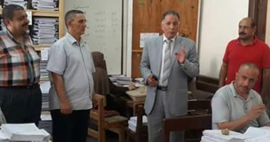 وكيل تعليم دمياط يتفقد أعمال كنترول الإعدادية ويؤكد على مراعاة الدقة فى العمل
