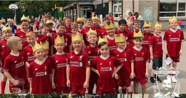 محمد صلاح يتلقى دعما من أطفال مدرسة إنجليزية.. صور