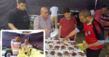 صور.. شباب الخير × الشهر الكريم.. 10 شبان مسلمين وأقباط يقدمون وجبات للمغتربات والفقراء وضيوف الرحمن بكفر الشيخ.. جورج سمير: نجهز يومياً 300 إفطار ومؤمنون بالعمل الخيرى.. رئيس الفريق: نرحب بالتطوع والمشاركة