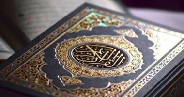 حرفيون أفغان ينتهون من نسج نسخة من المصحف الشريف بخيوط حريرية