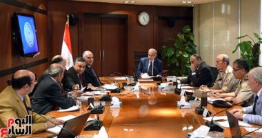 رئيس الوزراء يتابع سير العمل بالحى الحكومى بالعاصمة الإدارية الجديدة.. ويوجه وزير الرى بخطوات عاجلة لإصلاح "المآخذ" وتطهير المصارف والترع.. ورصد جميع المخالفات على المجارى المائية واتخاذ الإجراءات القانونية