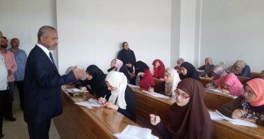 نائب رئيس جامعة بنها يتفقد امتحانات كلية الزراعة