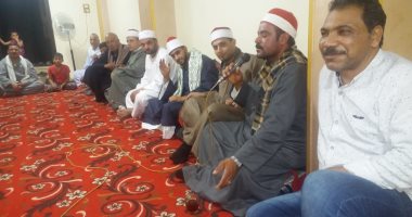 صور.. أهالى الشرقية يحيون ليالى رمضان بسماع القرآن والابتهالات الدينية