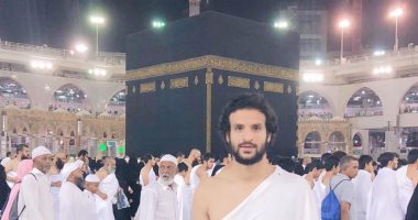 شاهد.. مدافع الزمالك بملابس العمرة فى السعودية