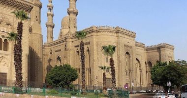 الآثار: سقوط الغطاء الزجاجي لأحد أباليك الثريا بمسجد الرفاعي 