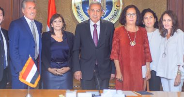 وزير التجارة يبحث مع ممثلى شركات الموضة إنشاء أول مجلس للتصميمات