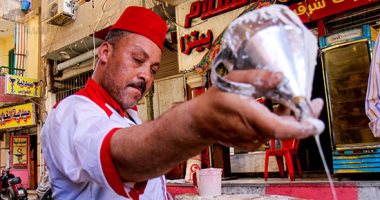 صورة اليوم.. بالكنافة والقطايف أجواء رمضان فى الشارع مفيش زيها