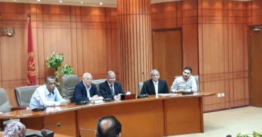 محافظ بورسعيد يتابع تنفيذ مشروع تطوير الخدمات الحكومية فى الأحياء "صور"