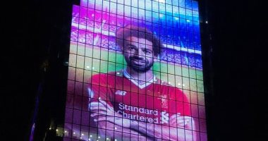 شاشة عملاقة تحمل صورة محمد صلاح بطريق الملك عبد العزيز فى جدة