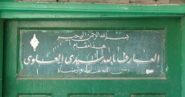 صور.. رمضان يجمع مريدى الأولياء بالسويس.. زيارة الأضرحة تتزايد فى شهر الصوم 