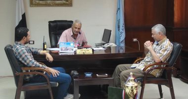 صور.. رئيس مدينة إسنا بالأقصر يبحث إنهاء مشروعات الصرف الصحى