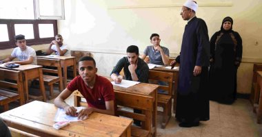 تفتيش رئيس قطاع المعاهد الأزهرية خلال تفقده لجنة ثانوى بالعباسية