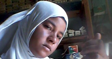 صور.. "آمال" بنت بـ100 راجل تعمل فى صيانة الأجهزة الكهربائية بأسوان